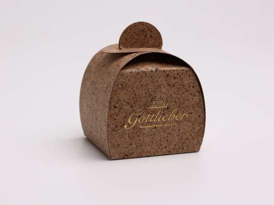 Rheinpack - Vollkarton Verpackungen - Verkaufsverpackungen - Promotionsverpackungen - Süsswarenverpackungen - Geschenkverpackungen - Wellkarton Verpackungen - Graukarton Verpackungen - Stulpdeckelschachel - Klappdeckelschachteln - Archivschachteln - Lagerschachteln - Faltschachteln - Gitterfachstege - Kantenschoner - Rillbox - Ritzbox - Überzogene Verpackungen - RheinDesign - Rohkartonage - Geschenkverpackungen B2B - CAD Verpackungsentwicklung - Beratung Kartonverpackung - Konzeption Kartonverpackung - Produktion Kartonverpackung - Prägedruck Kartonverpackung - Papira® - Papira® Hohlwand Verpackungen - Papira® Schieber Verpackungen - Papira® Eclipse - Papira® Mini Selection - Beutel Verpackung - Schokotafel Verpackung - Papira® LOVE - Rheinpack GmbH: Ihr Partner für Verpackungen aus Karton - von der Konzeption bis zur Realisierung! Rheinpack - Solid cardboard packaging - Sales packaging - Promotional packaging - Confectionery packaging - Gift packaging - Corrugated cardboard packaging - Grey cardboard packaging - Hinged lid boxes - Folding cartons - Archive boxes - Storage boxes - Folding boxes - Grid partition inserts - Edge protectors - Crease box - Score box - Coated packaging - RheinDesign - Raw cardboard packaging - B2B gift packaging - CAD packaging development - Cardboard packaging consultation - Cardboard packaging concept - Cardboard packaging production - Embossed printing cardboard packaging - Papira® - Papira® Hollow wall packaging - Papira® Slider packaging - Papira® Eclipse - Papira® Mini Selection - Bag packaging - Chocolate bar packaging - Papira® LOVE - Rheinpack GmbH: Your partner for cardboard packaging - from concept to realization!